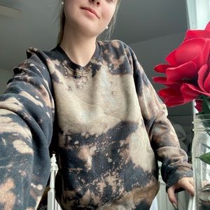 Tie dye crewneck size woman's medium!